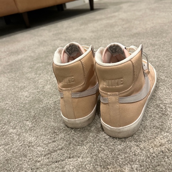 Women’s size 9 custom pink and grey nike blazers - Picture 3 of 4